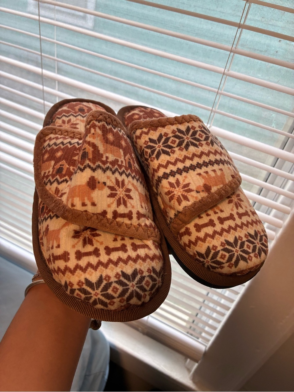 Cozy Brown Patterned Women’s Slip-On Slippers